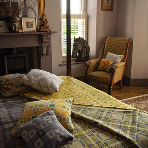 Welsh Knot Garden Throw - 100% Lambswool - Bluestone (120x200cm)