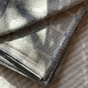 Welsh Knot Garden Throw - 100% Lambswool - Arian (120x200cm)