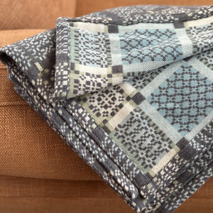Welsh Knot Garden Throw - 100% Lambswool - Bluestone (120x200cm)