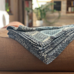 Welsh Knot Garden Throw - 100% Lambswool - Bluestone (120x200cm)