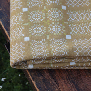 Welsh Knot Garden Throw - 100% Lambswool - Mel (200x120cm)