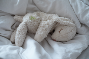 Cuddly Sheep Toy/Heat Pack in Organic Cotton/Lambswool - White (Small) *Returning 2026