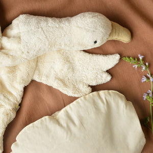 Cuddly Goose Toy/Heat Pack in Organic Cotton/Lambswool - White (Large)