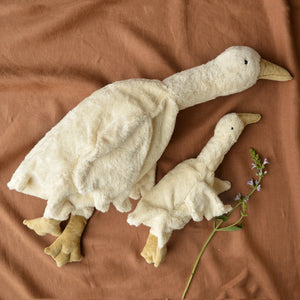 Cuddly Goose Toy/Heat Pack in Organic Cotton/Lambswool - White (Large)