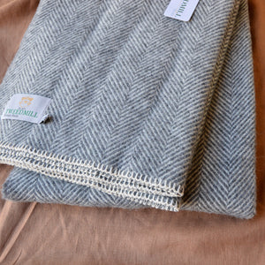 Woven Herringbone Blanket in 100% Wool - Slate/Ecru (140x200cm)