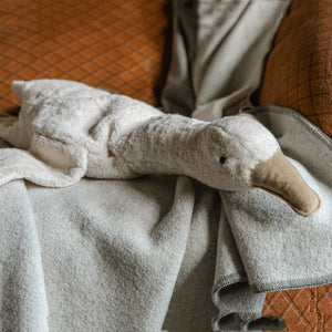 Cuddly Goose Toy/Heat Pack in Organic Cotton/Lambswool - White (Large)