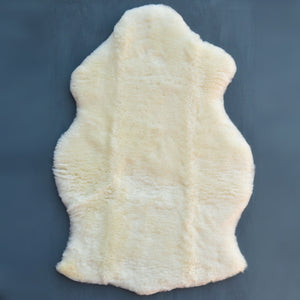 Organically tanned natural lambskin for baby from Woollykins