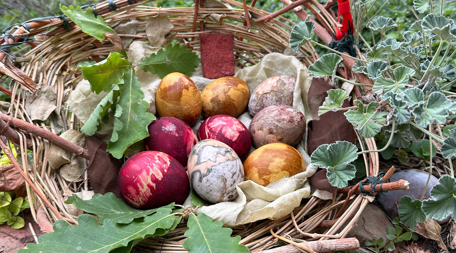 How to Naturally Dye Easter Eggs and Chocolate Free Easter Gift Ideas