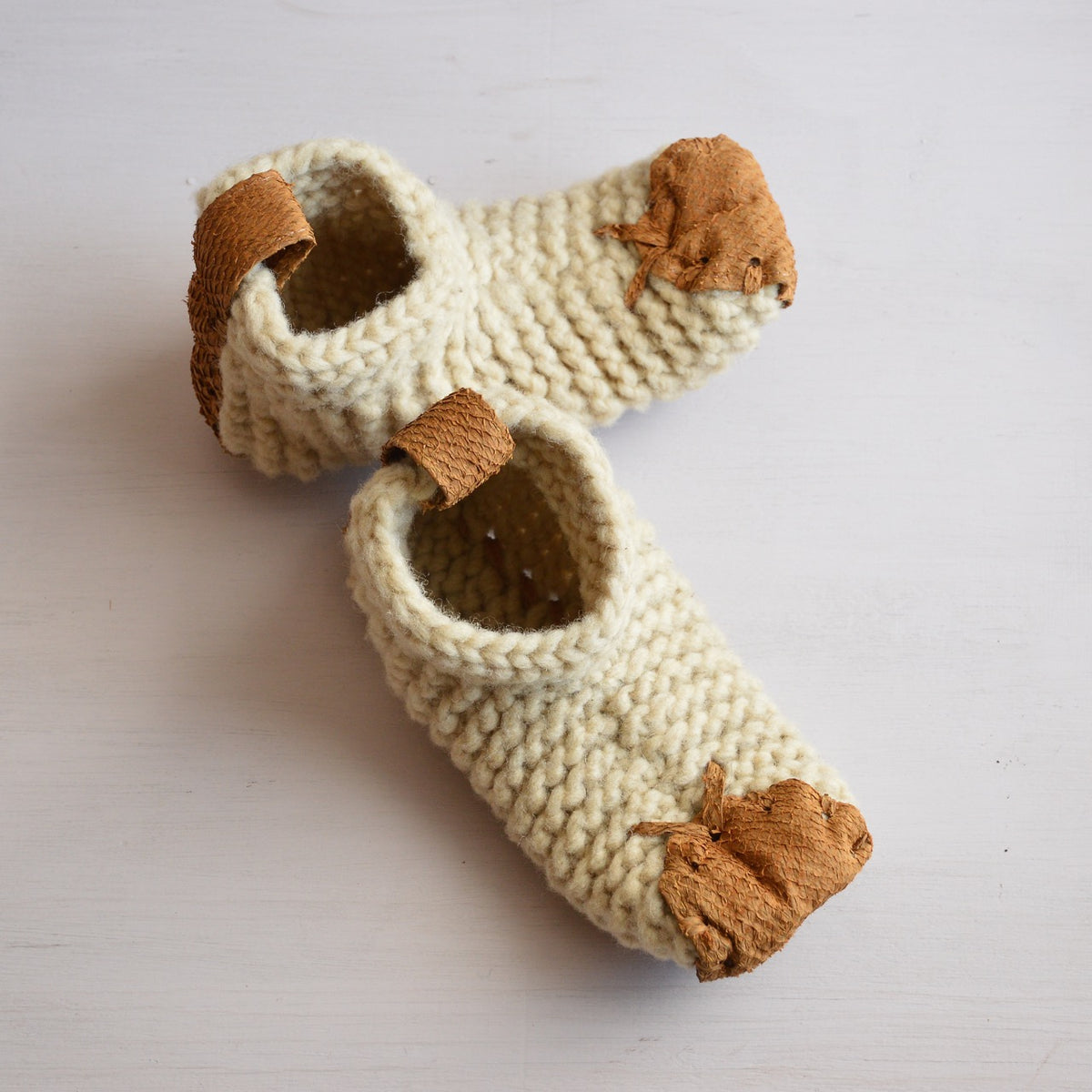 Chilote natural wool salmon skin slippers