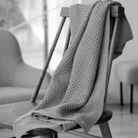 Large Honeycomb Knit Blanket in Organic Merino - Graphite (200x135cm)