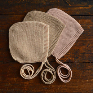 Hvid Baby Bonnet - 100% Merino Wool (Newborn)