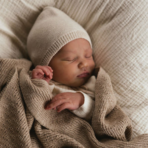 Hvid Baby Bonnet - 100% Merino Wool (Newborn)