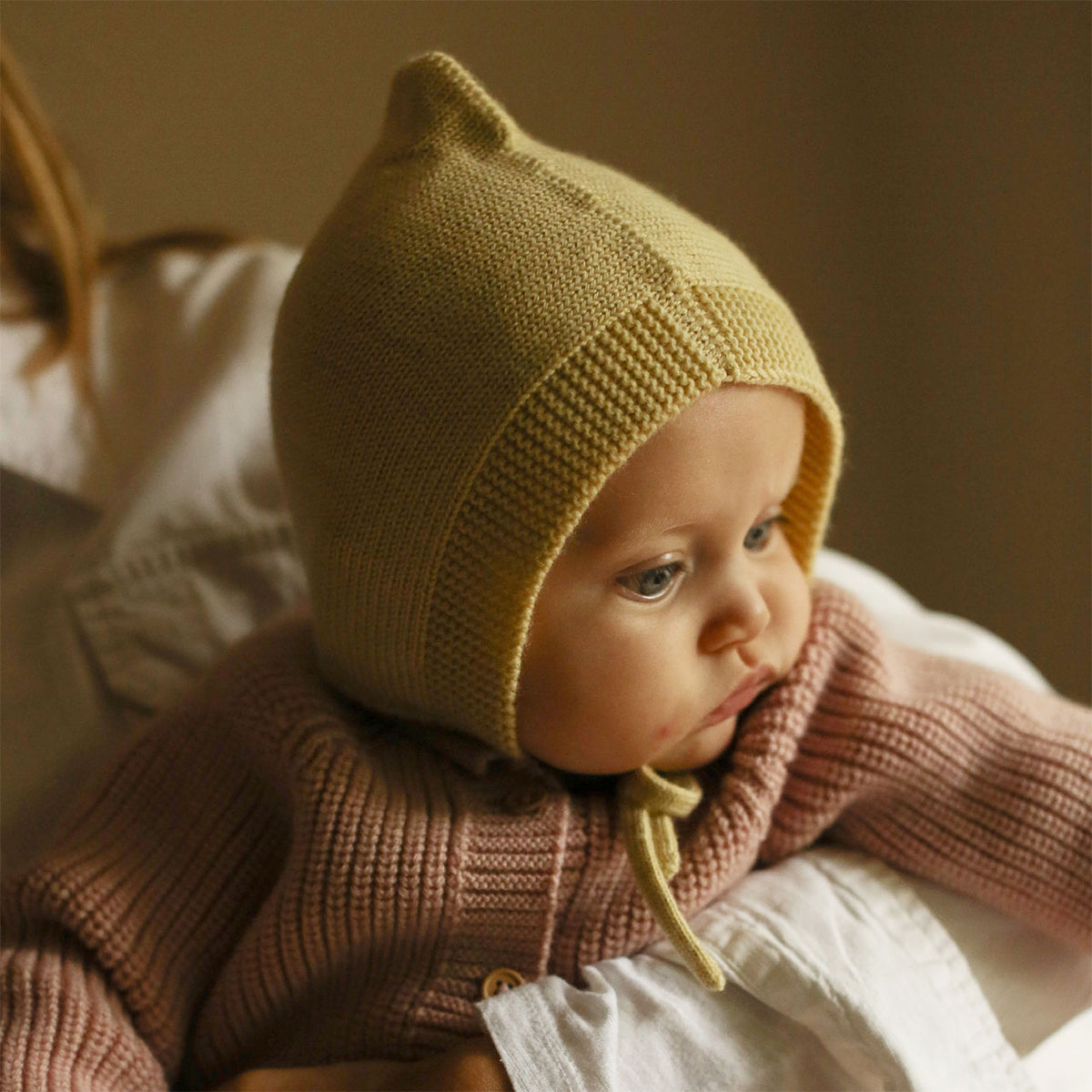 Hvid Pixie Baby Bonnet - 100% Merino Wool (0-12m)