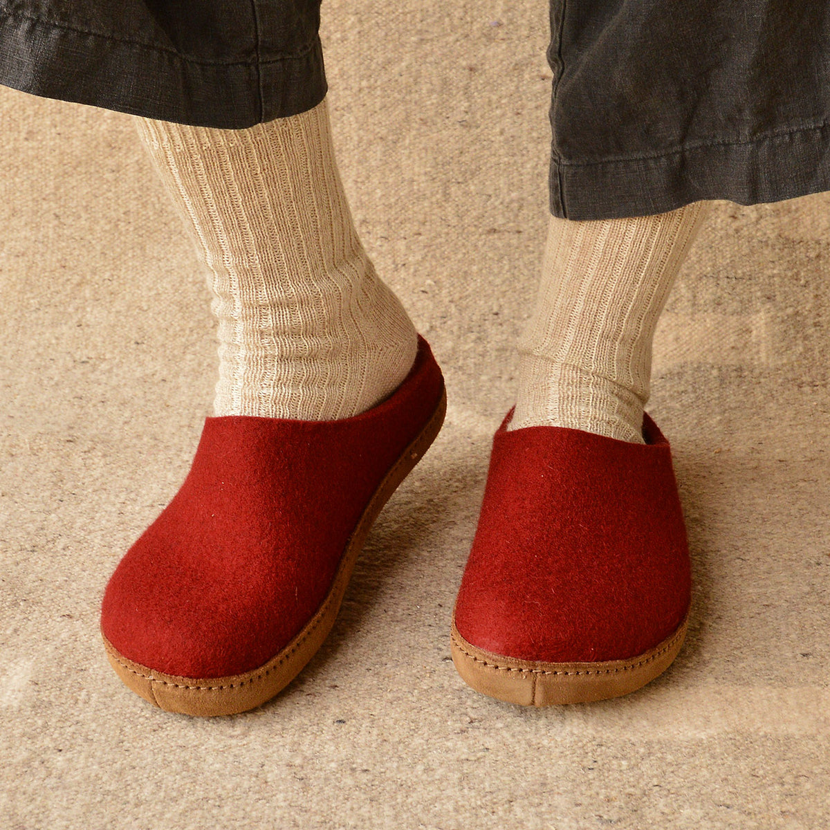 Wool Felt Slippers - Toffel - Rubin (Adults 36-42)
