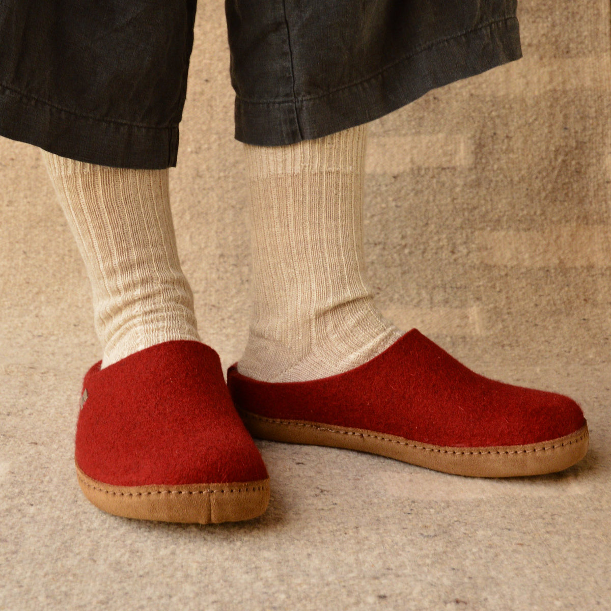 Wool Felt Slippers - Toffel - Rubin (Adults 36-42)