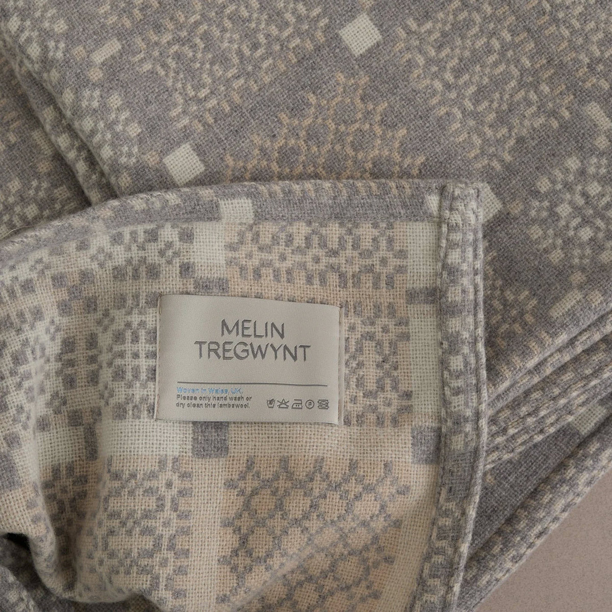 Welsh Knot Garden Throw - 100% Lambswool - Arian (120x200cm)