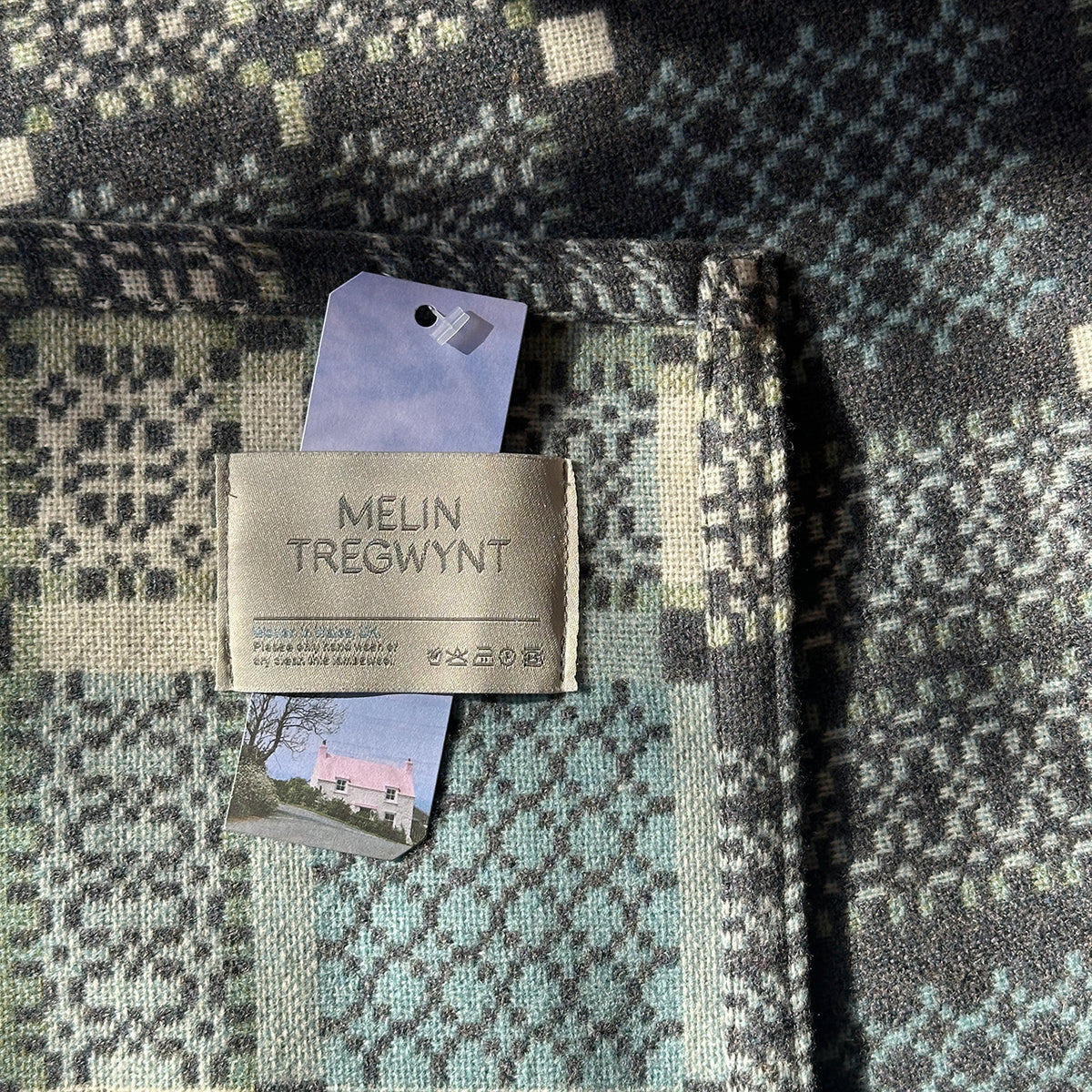 Welsh Knot Garden Throw - 100% Lambswool - Bluestone (120x200cm)