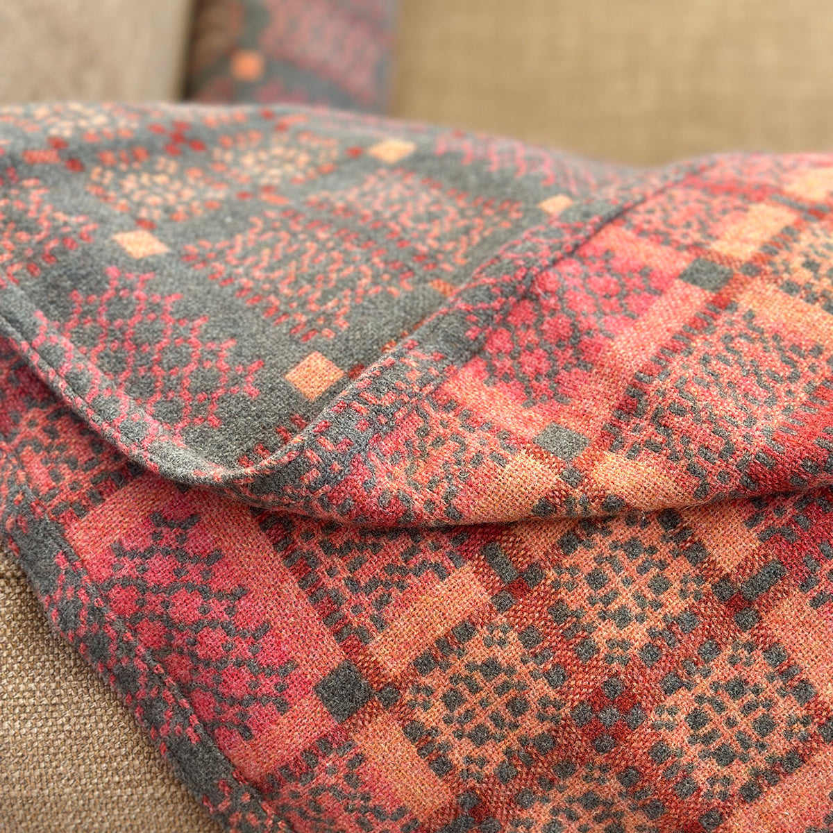 Welsh Knot Garden Throw - 100% Lambswool - Copper (120x200cm)