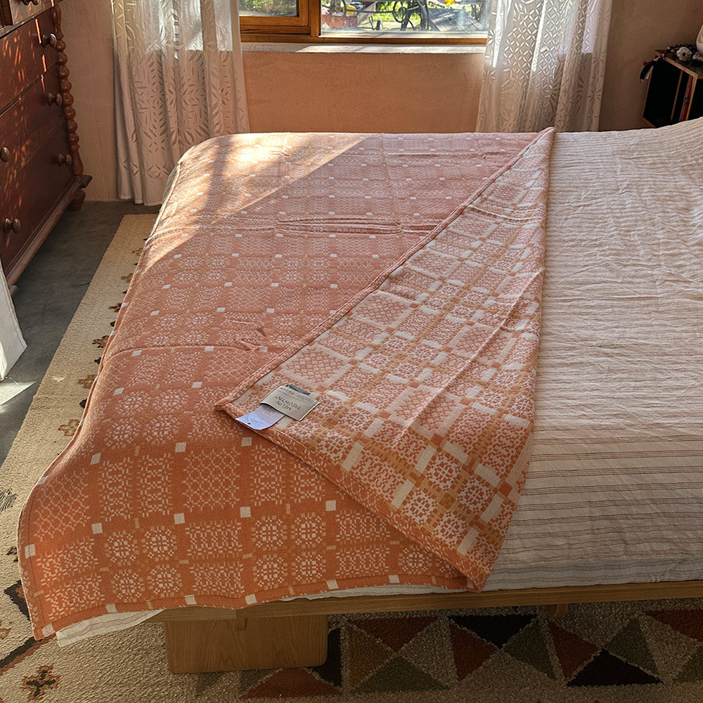 Welsh Knot Garden Throw - 100% Lambswool - Cwrel (120x200cm)