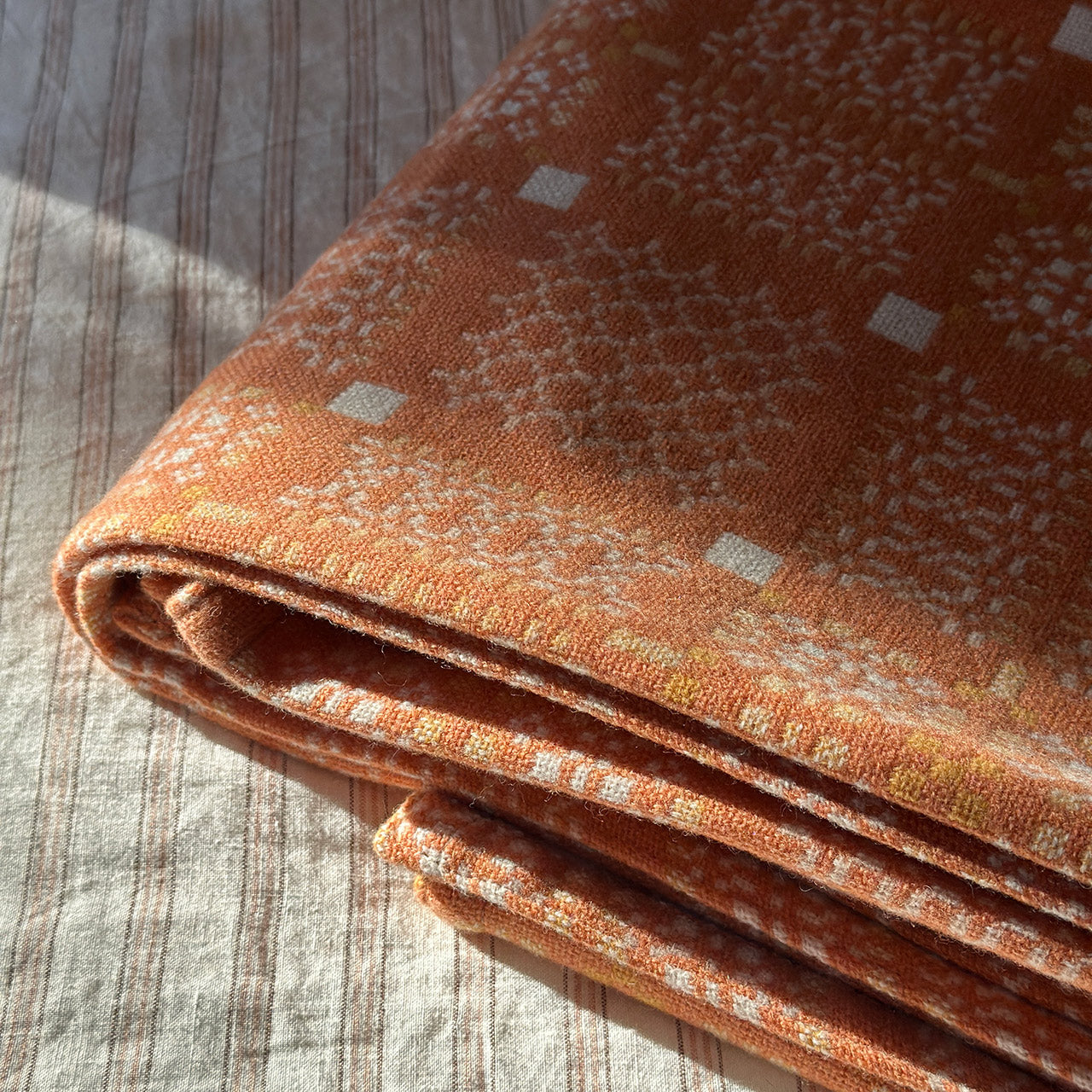 Welsh Knot Garden Throw - 100% Lambswool - Cwrel (120x200cm)