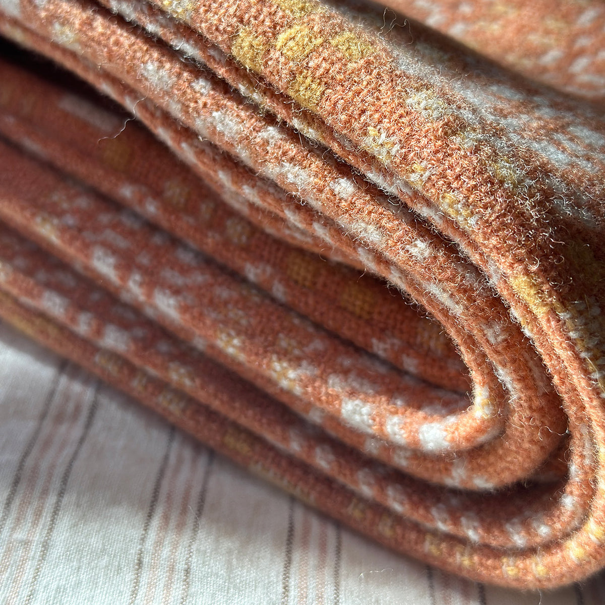 Welsh Knot Garden Throw - 100% Lambswool - Cwrel (120x200cm)