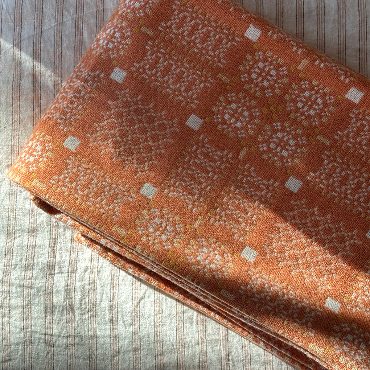 Welsh Knot Garden Throw - 100% Lambswool - Cwrel (120x200cm)