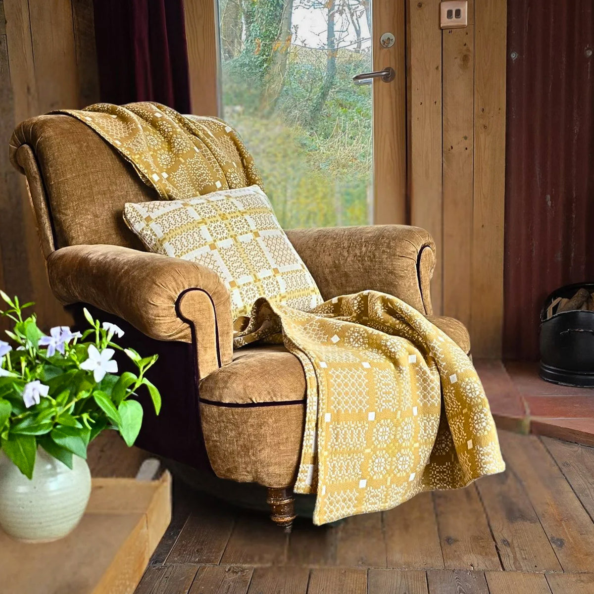 Welsh Knot Garden Throw - 100% Lambswool - Mel (200x120cm) *Returning soon