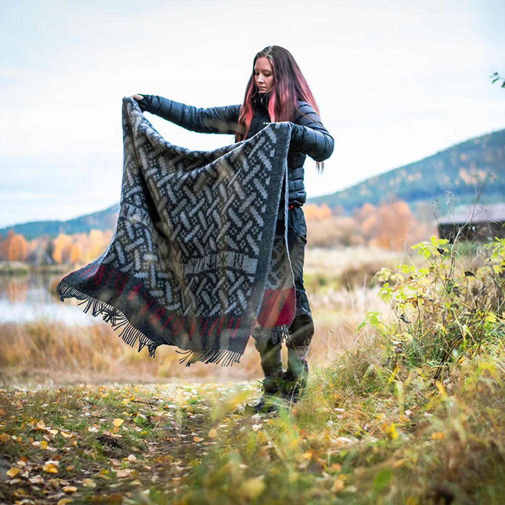 Jacquard Woven Throw - 100% Wool - Futhark (200x130cm)