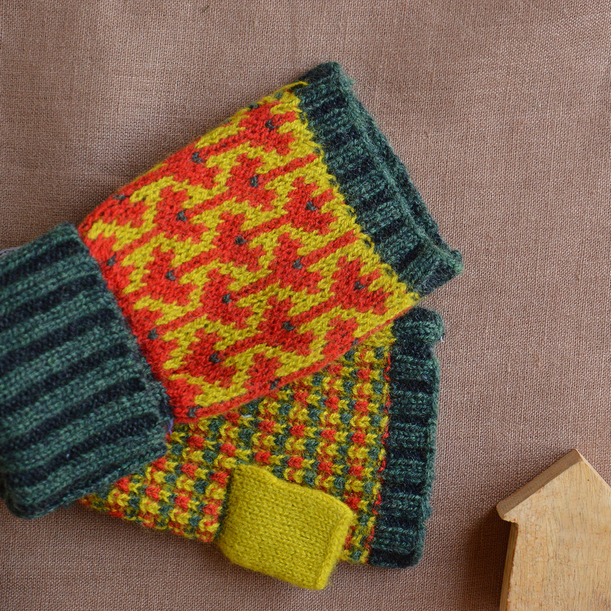 Jacquard Knit Hand Warmers - 100% Merino - Fästfolk (Adults)