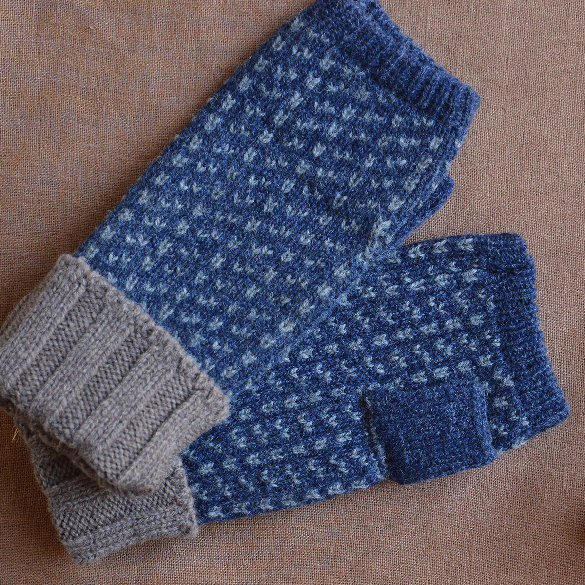 Jacquard Knit Hand Warmers - 100% Merino - Skaftö (Adults)