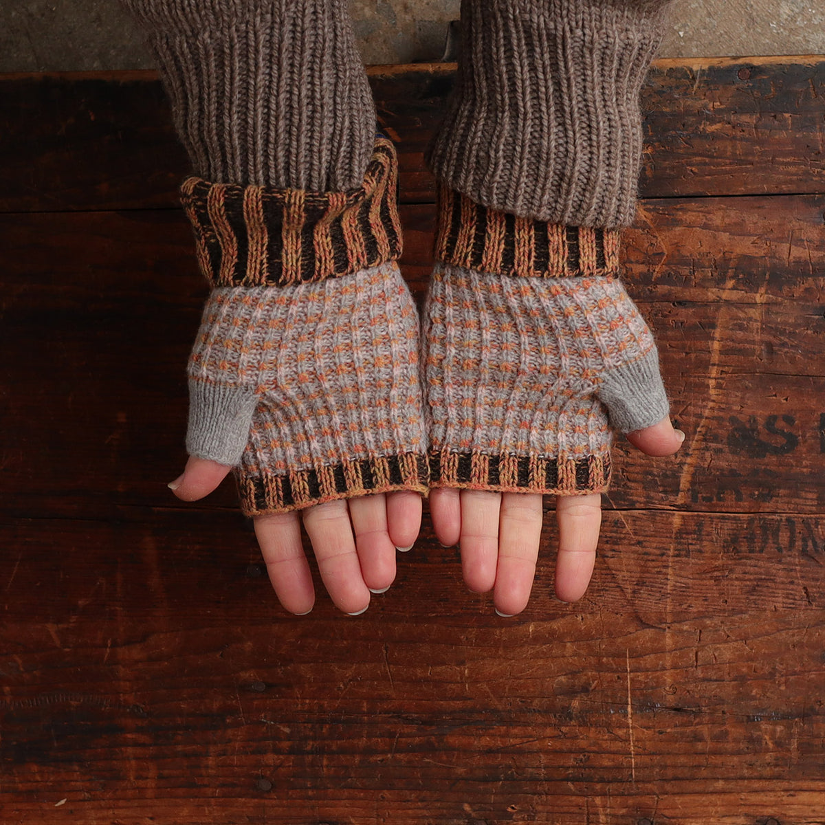 Jacquard Knit Hand Warmers - 100% Merino - Fästfolk (Adults)