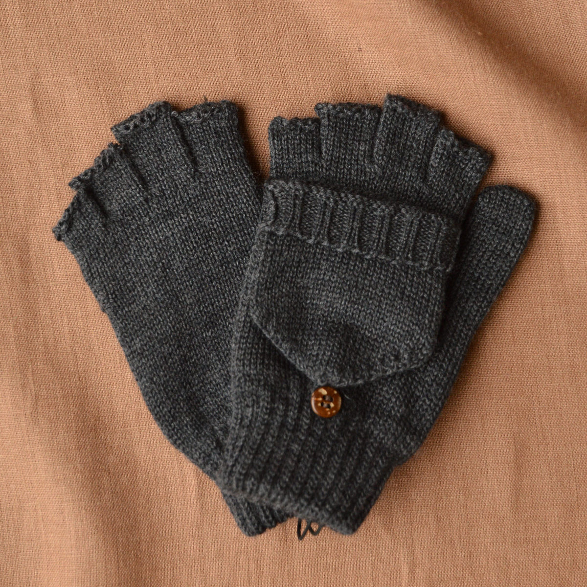Child's Button Back Mittens - 100% Organic Merino Wool (1-8y+) *Returning 2026