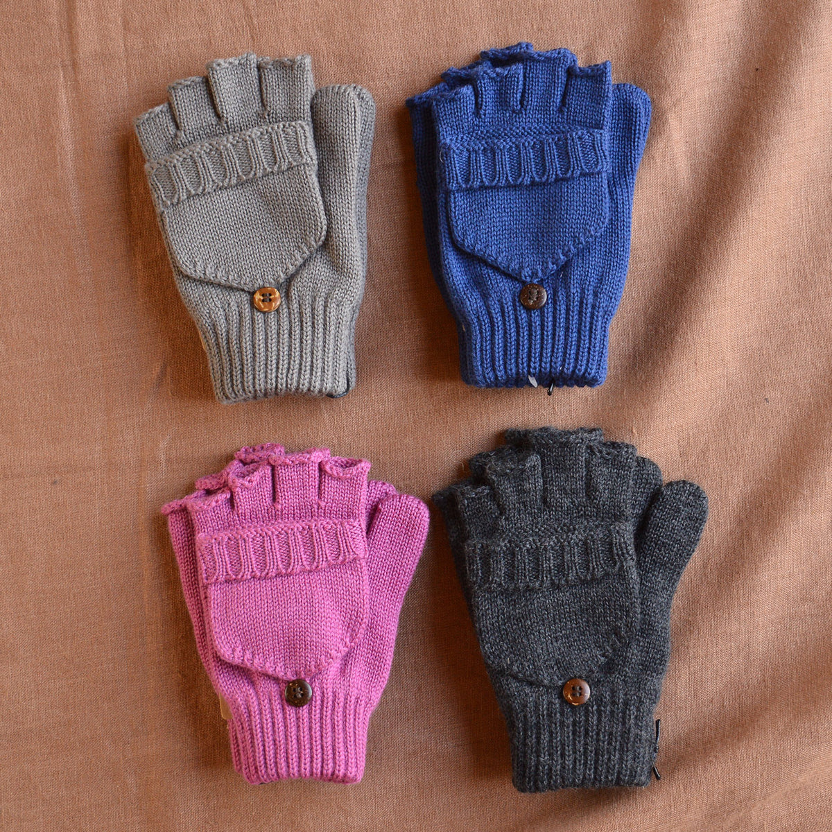 Child's Button Back Mittens - 100% Organic Merino Wool (1-8y+) *Returning 2026