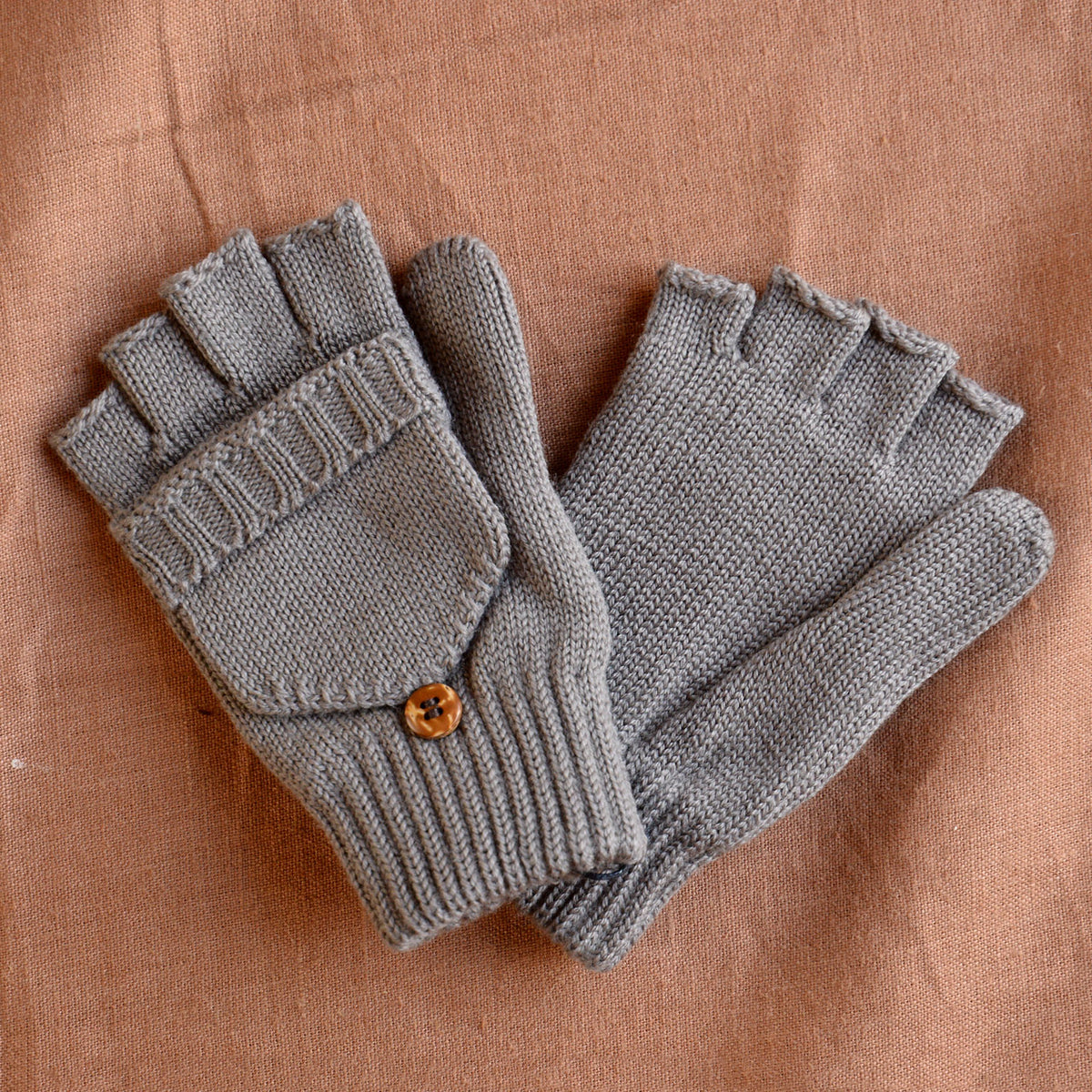 Child's Button Back Mittens - 100% Organic Merino Wool (1-8y+) *Returning 2026