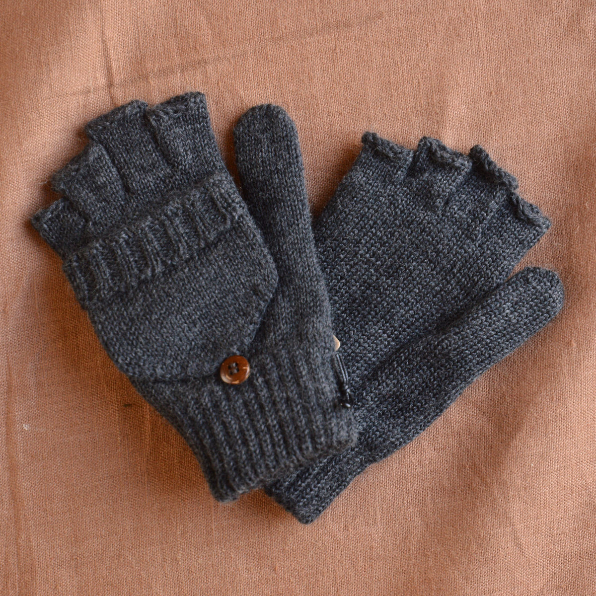 Child's Button Back Mittens - 100% Organic Merino Wool (1-8y+) *Returning 2026