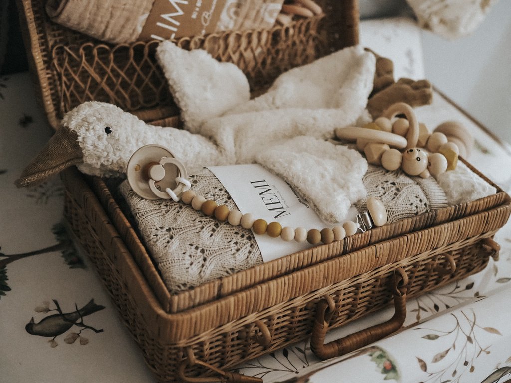 Cuddly Goose Toy/Heat Pack in Organic Cotton/Lambswool - White (Small)