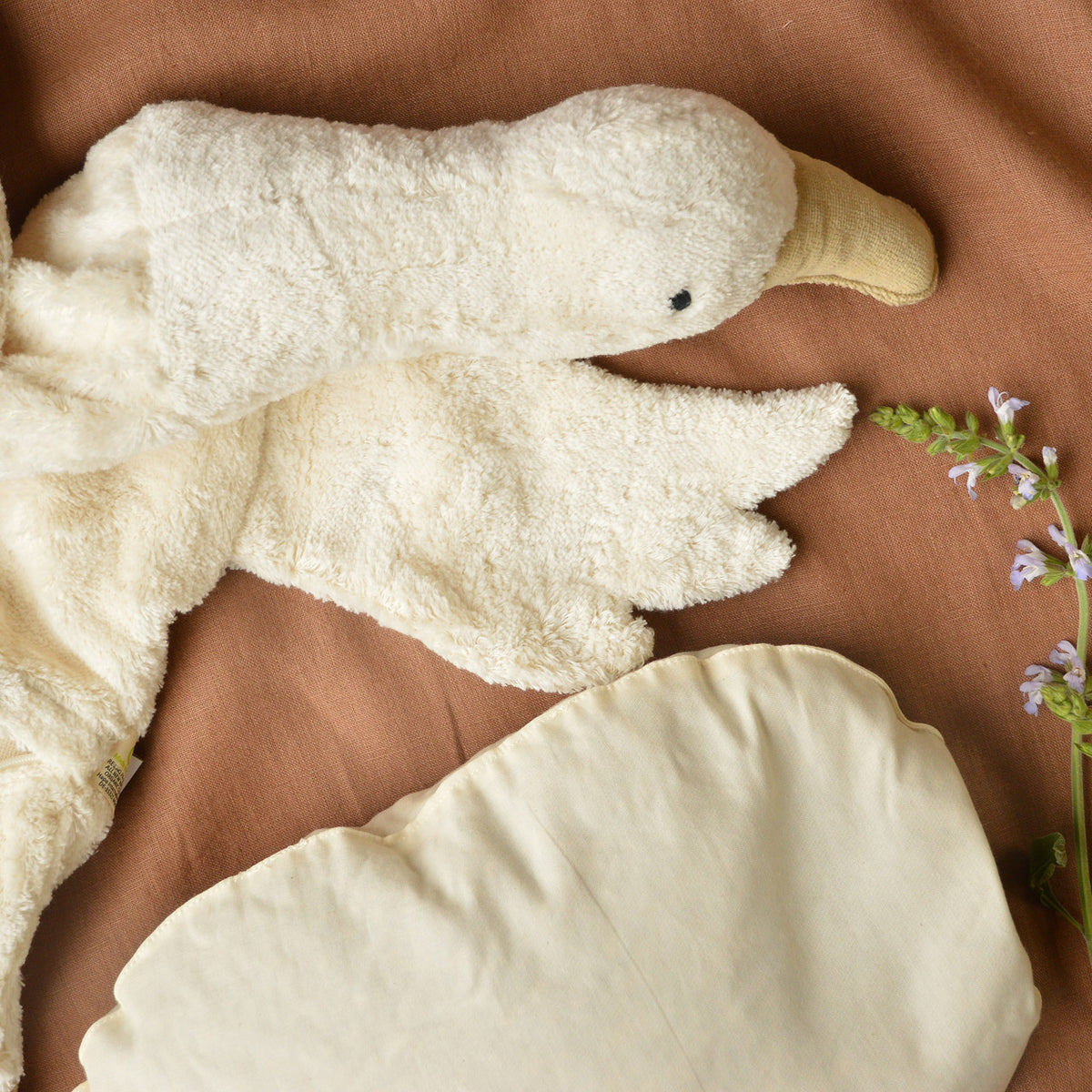 Cuddly Goose Toy/Heat Pack in Organic Cotton/Lambswool - White (Large)