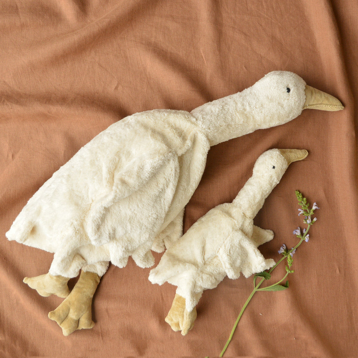Cuddly Goose Toy/Heat Pack in Organic Cotton/Lambswool - White (Small)