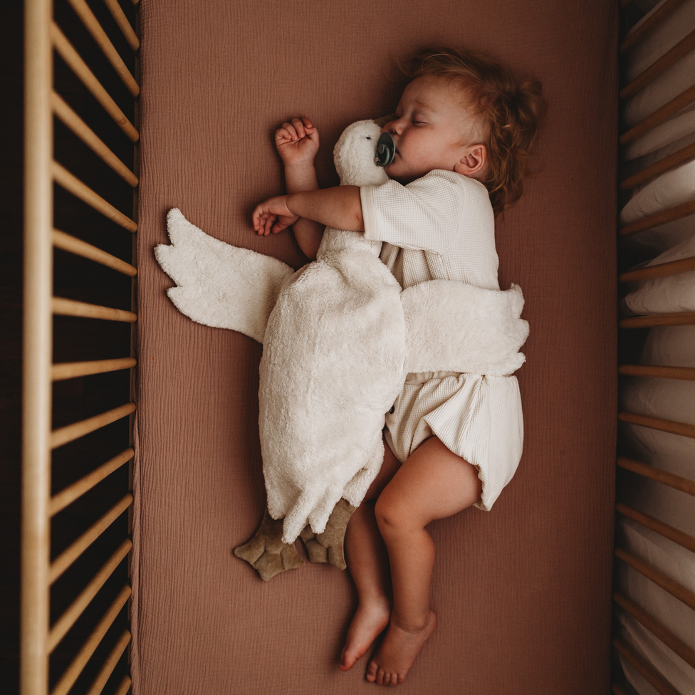 Cuddly Goose Toy/Heat Pack in Organic Cotton/Lambswool - White (Large)