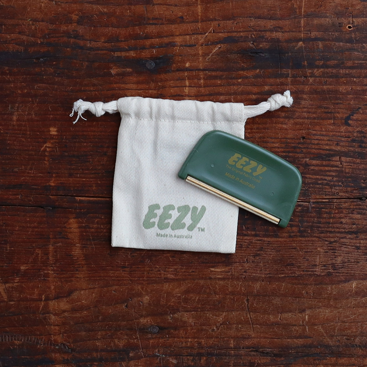 The Eezy Fabric Comb
