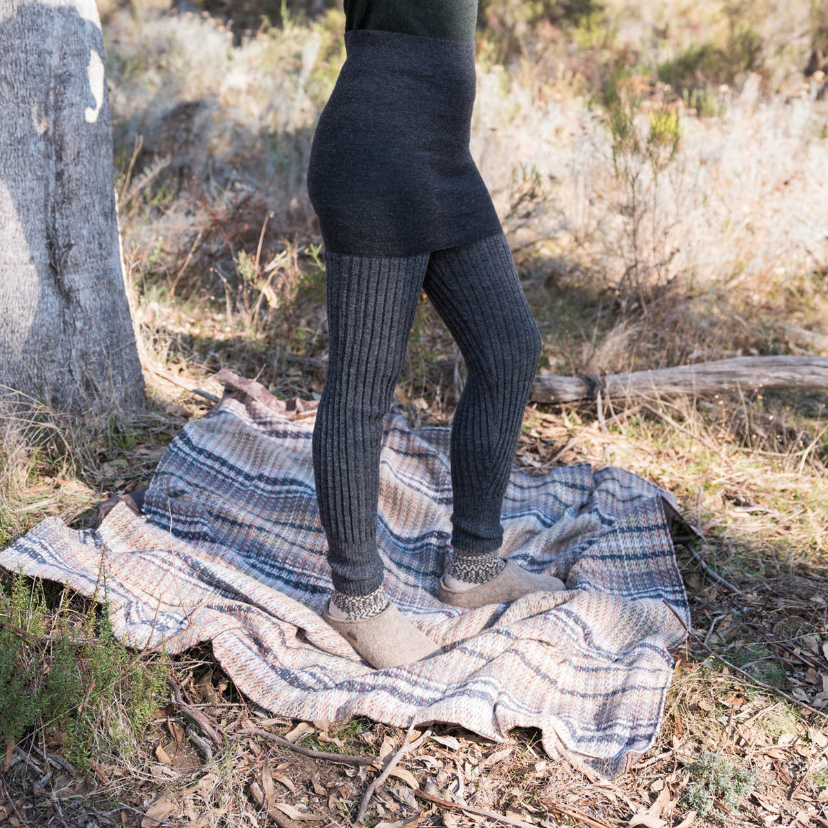 Roll-up Picnic Blanket with Handle - 100% Recycled Wool (145x145cm)