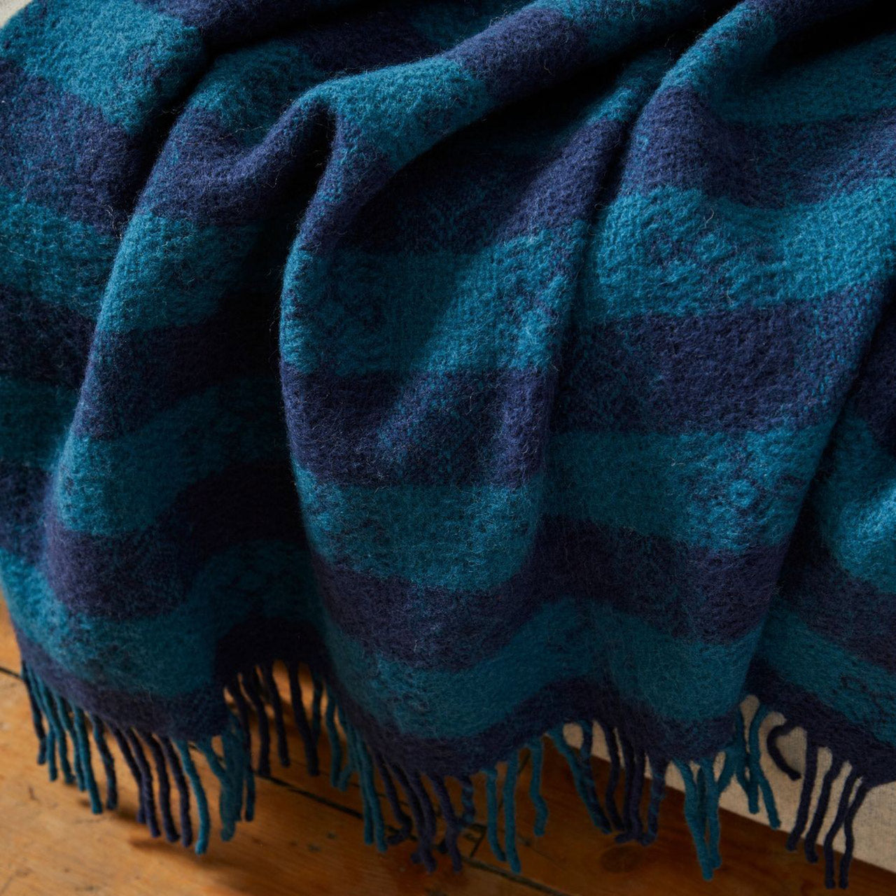 Drapers Throw - 100% Wool - Hutton Check - Navy (150x183cm)
