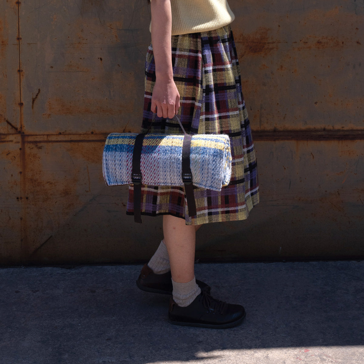 Roll-up Picnic Blanket with Handle - 100% Recycled Wool (145x145cm)