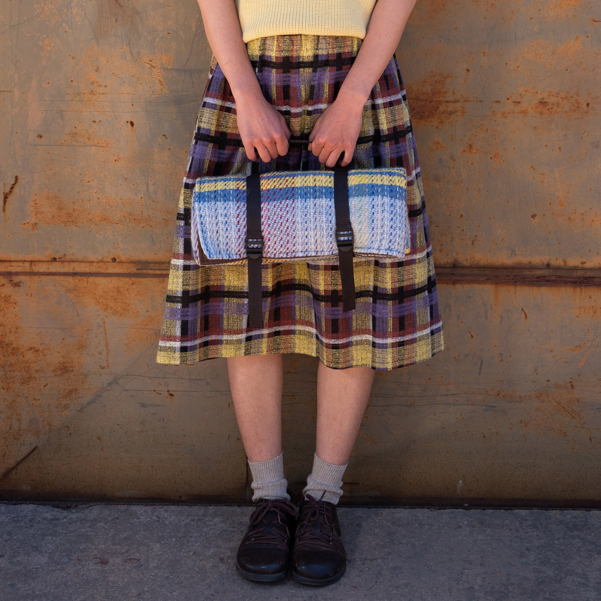 Roll-up Picnic Blanket with Handle - 100% Recycled Wool (145x145cm)