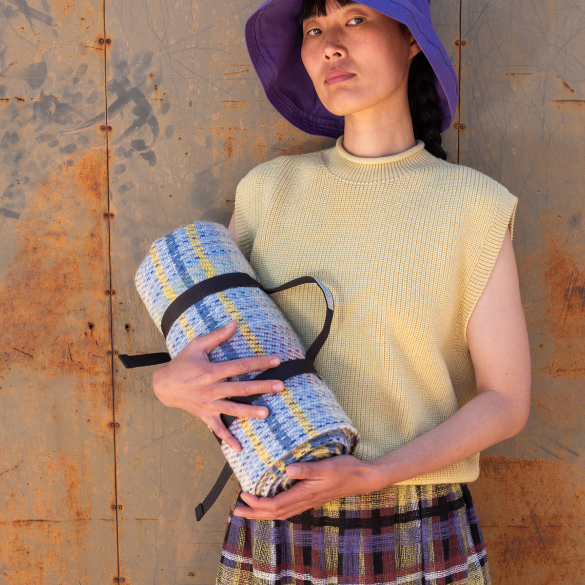 Roll-up Picnic Blanket with Handle - 100% Recycled Wool (145x145cm)