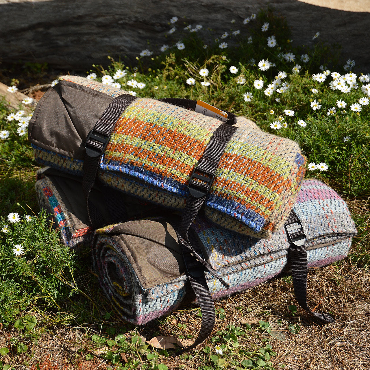 Roll-up Picnic Blanket with Handle - 100% Recycled Wool (145x145cm)