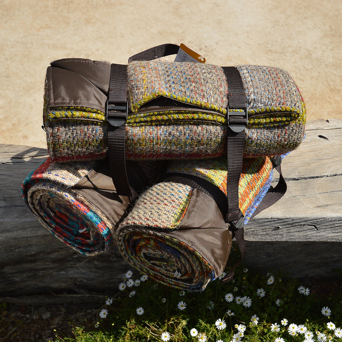 Roll-up Picnic Blanket with Handle - 100% Recycled Wool (145x145cm)