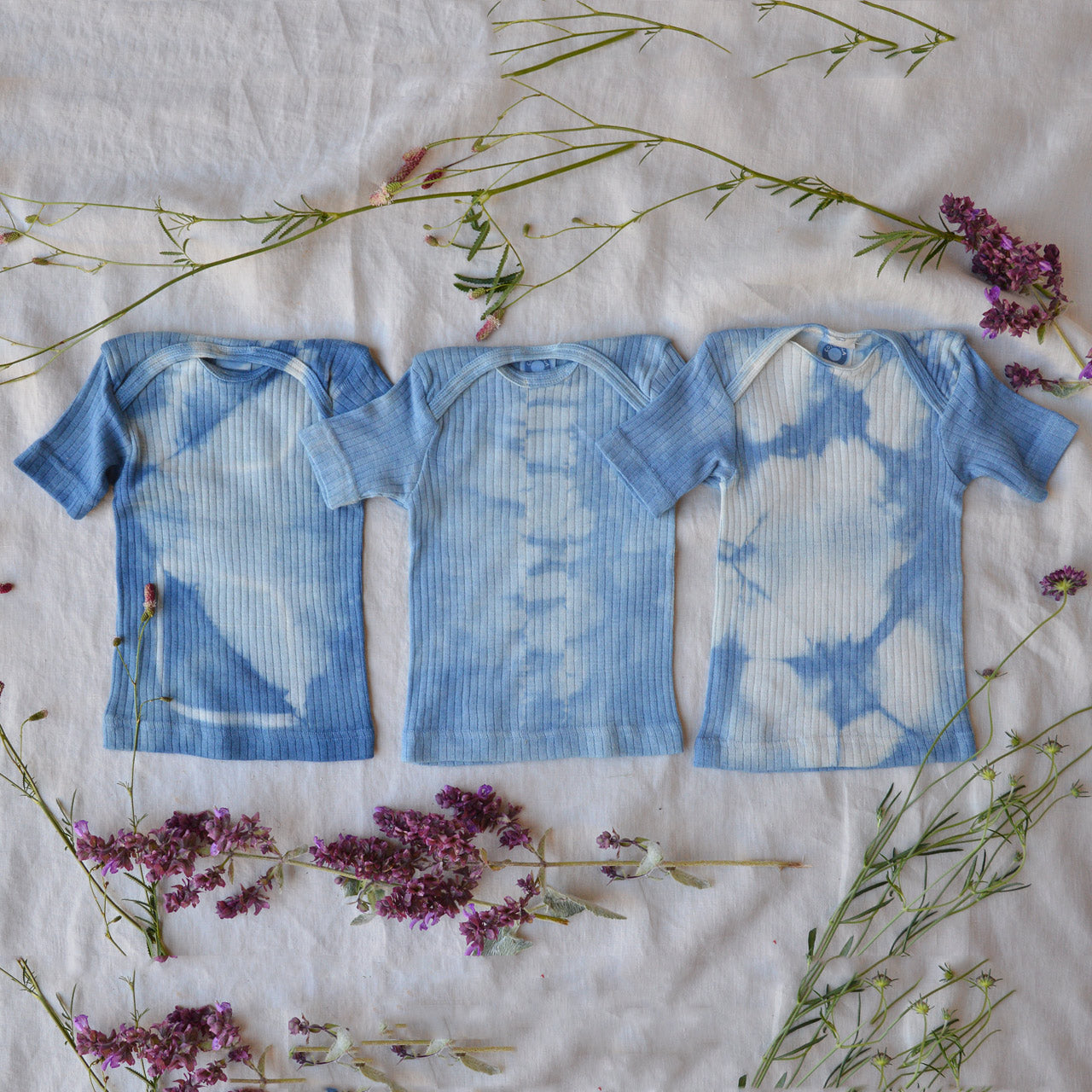 Baby Plant Dyed T-Shirt in Organic Cotton/Merino/Silk (3-24m)