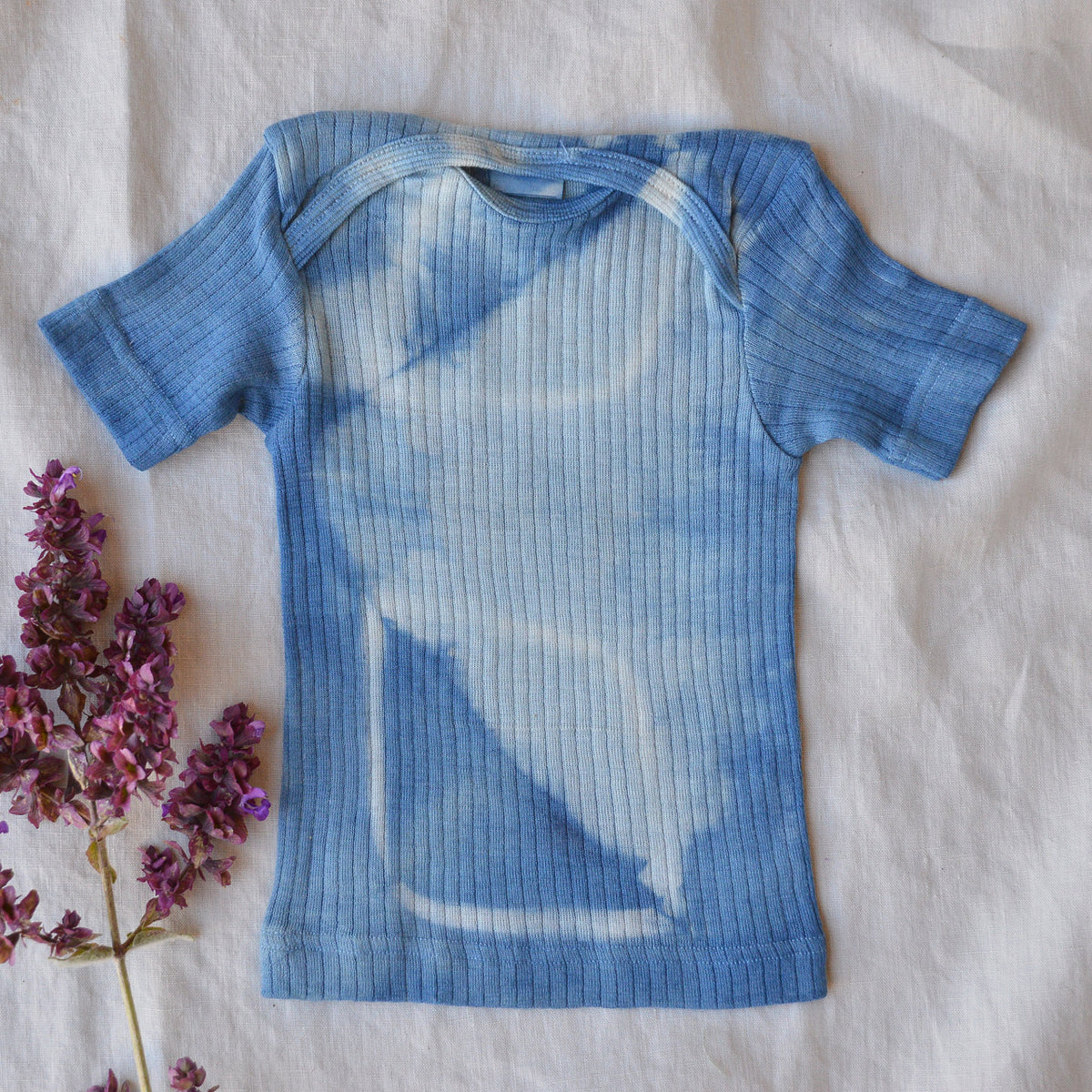 Baby Plant Dyed T-Shirt in Organic Cotton/Merino/Silk (3-24m)