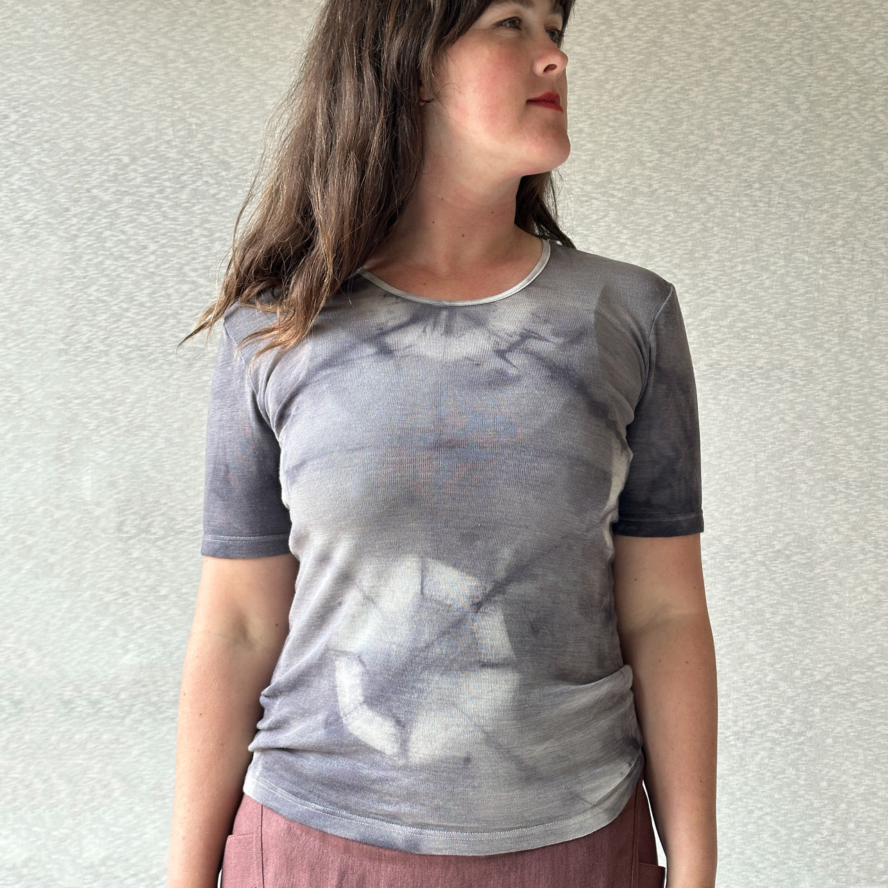 Women's Plant Dyed T-Shirt in Organic Merino/Silk - Anthracite